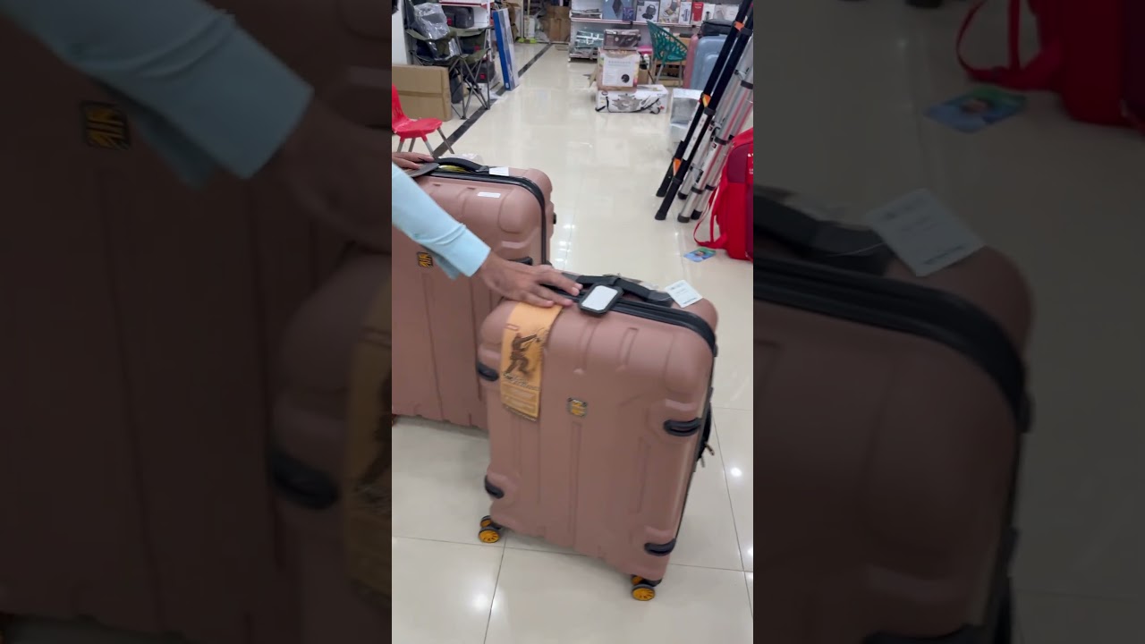 IT Britbag Luggage Suitcases Bag 