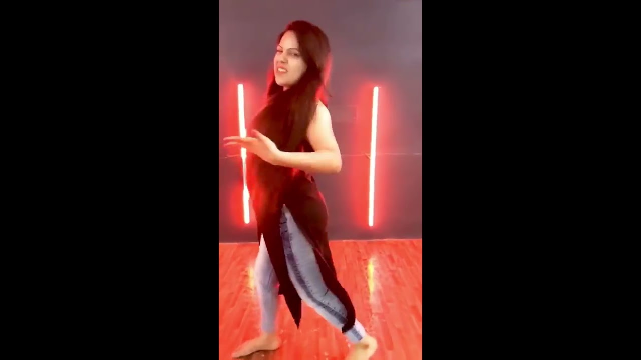 Apne jigar ko tham ke baitho  govinda  khadar khan Aunty no1  dance video 