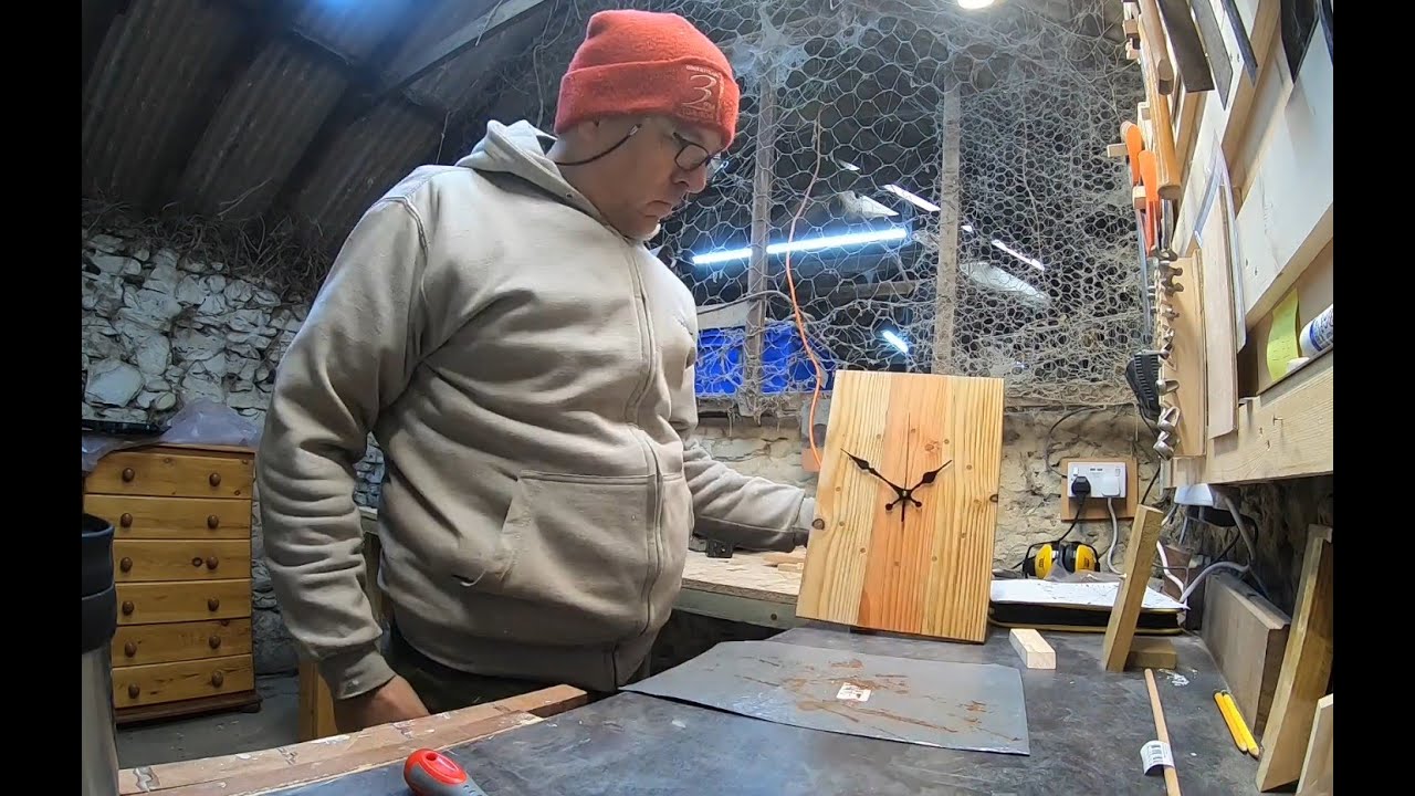 Making a wall clock out of pallet wood - YouTube