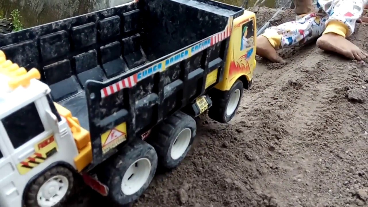 Maen Pasir dan Tanah| Blippi Videos for Kids | Playing with Sand Toys