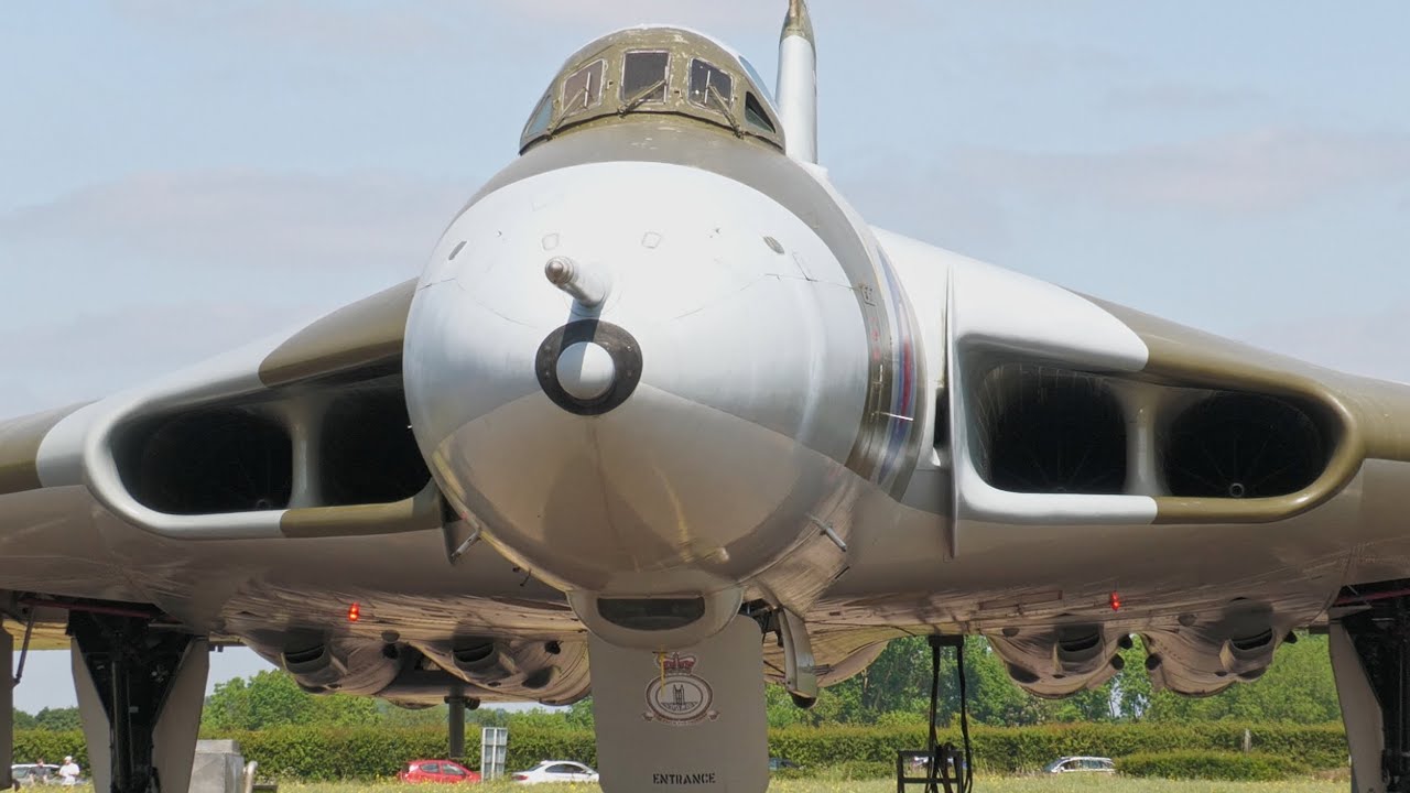 OFFICIAL VIDEO Vulcan Bomber XM655 Rapid Engine Start–Emergency Braking
