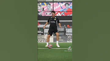 እንዴት ኳስ ይዘን ሰውን መሸወድ እንችላለን How To Play Football 