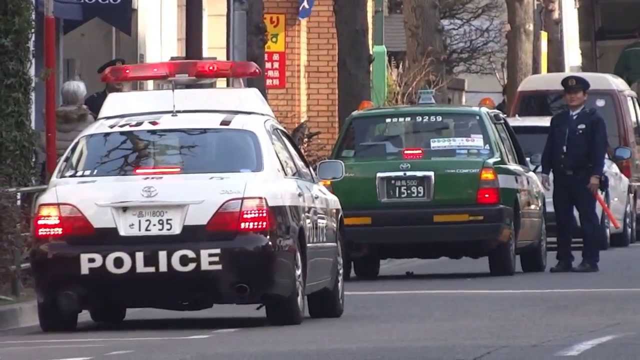 違反タクシーが前と後ろから挟み撃ちで警察に捕まった瞬間 Youtube