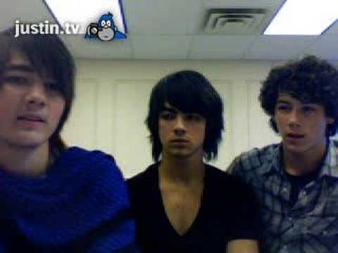 SOME ONE HAD A DREAM ABT NICK........AWKWARD!!!! JONAS BROTHERS TALKING ABT FANS JOE YAWNS BIG TIME