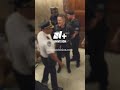Arrestan a Manifestantes por Interrumpir la Audiencia de Rubio