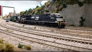 HO Scaletrains NS Dash 9 Double Header With Bloopers!