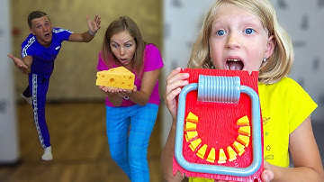 Почему Вещи и Еда ИСЧЕЗАЮТ из ДОМА?  И Кто это Делает? Скетч от Family Box