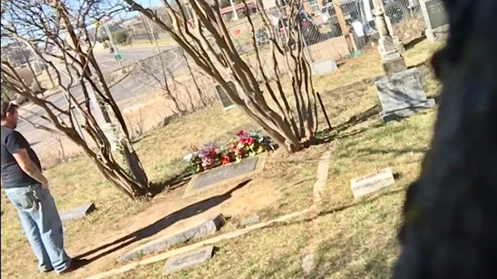 TDW 1692 - The Graves of Bonnie and Clyde