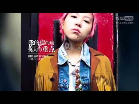窦靖童签名会王菲助阵 亲妈助理“心不在焉”