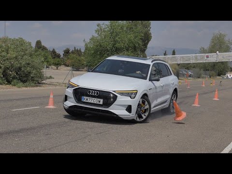 Audi e-tron 2019 - Maniobra de esquiva (moose test) y eslalon | km77.com