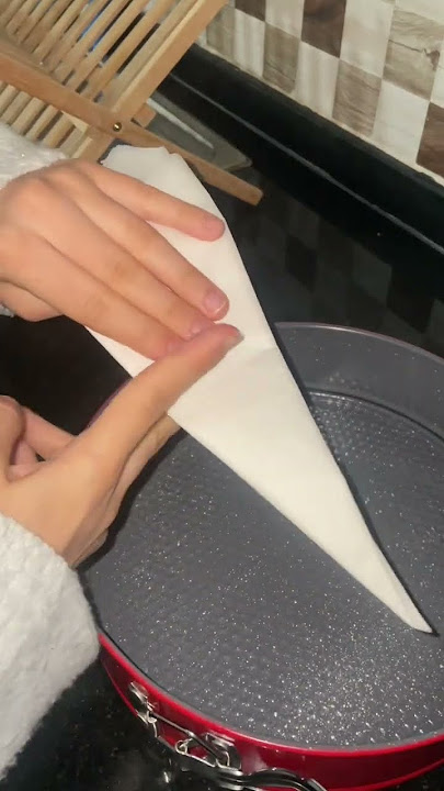 KELEPÇELİ KALIP NASIL KAPLANIR-Pandispanya kalıbı kaplama yöntemi - yağlı  kağıt ile kaplama - YouTube