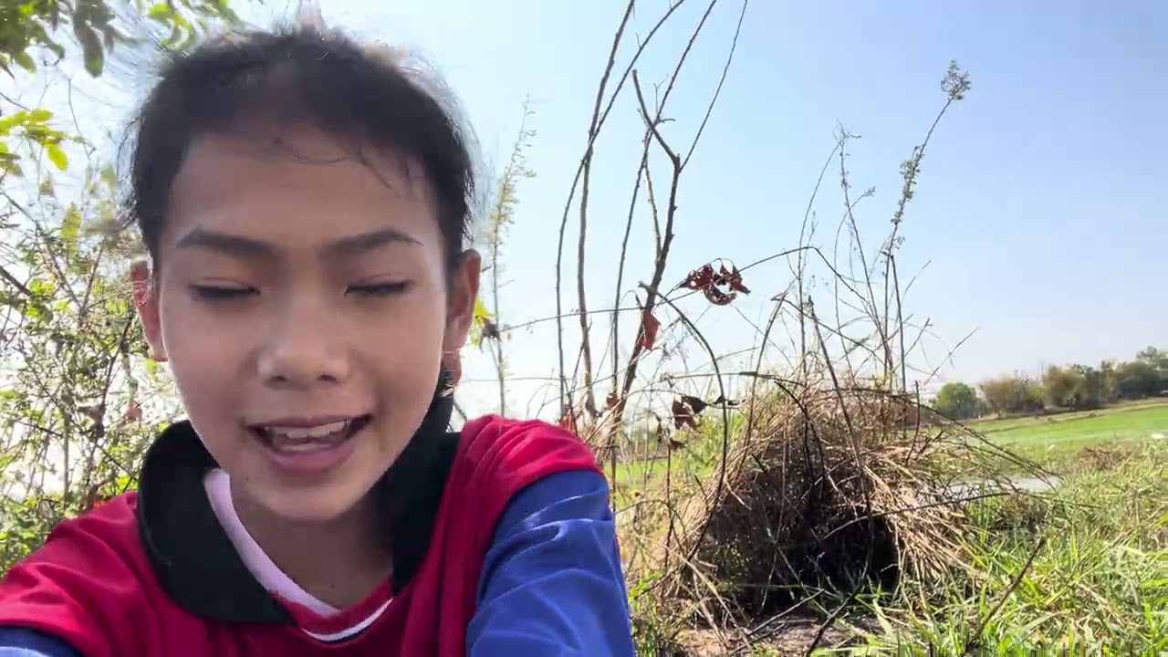 ￼ มื้อนี่น้องธิดาลาว￼สีพามาฟังเพลงม่วนๆ￼กับขอบคุณพี่น้องที่เข้ามาเป็นกำลังกำลังใจให้บ้านศรีวิไล 