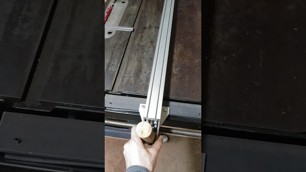 Schmidt table saw fence with a twist