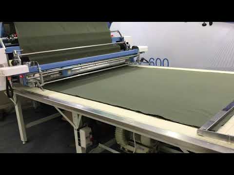Automatic fabric spreading