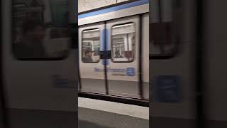 Ligne 7 MF77 arrive au Palais Royal Musée de Loure #train #metro #travel #iledefrance