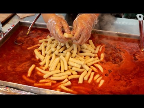 spicy-rice-cake,-this-is-called-tteokbokki---korean-street-food-(トッポッキ,-würziger-reiskuchen,-밀떡볶이)