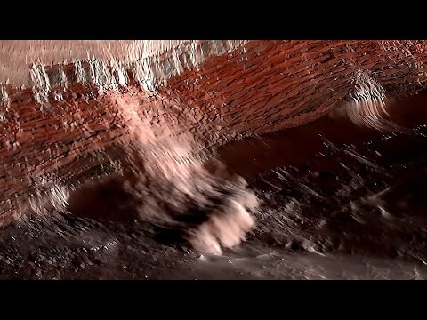Момент обрушения лавины льда и пыли на Марсе / Орбитальный зонд 'MRO'