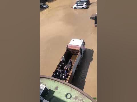 포항 현대제철 침수... 덤프트럭으로 퇴근하는 근로자들 - YouTube 포항 현대제철 침수... 덤프트럭으로 퇴근하는 근로자들 - Youtube
