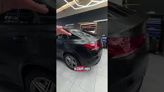Dieser Mercedes-Benz Gle Coupé Hat Eine Atemberaubende Schwarz Matte Satin-Folierung Bekommen