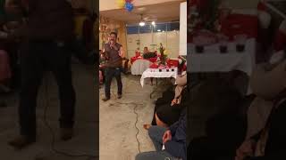 Don Adrian Cantando  En El  Cumpleaos De Chelita