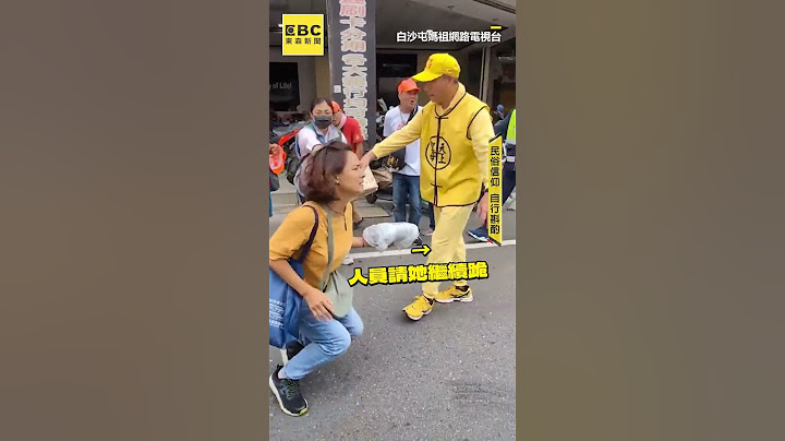 婦人跪路中祈求卻怕擋道！下秒媽祖1暖舉藏洋蔥