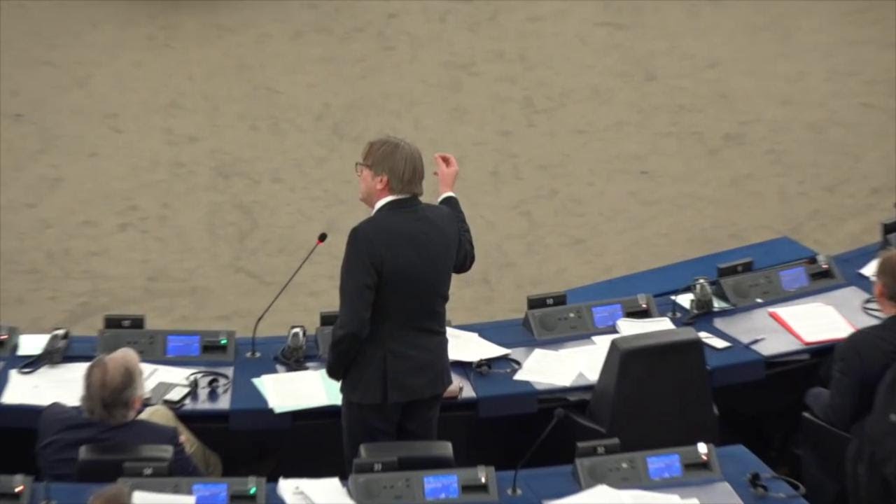 Parlamento Ue, l'attacco di Verhofstadt a Conte: 
