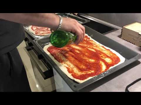 Video: Napuljska Kuhinja: Pica Sa Krompirom I Ružmarinom