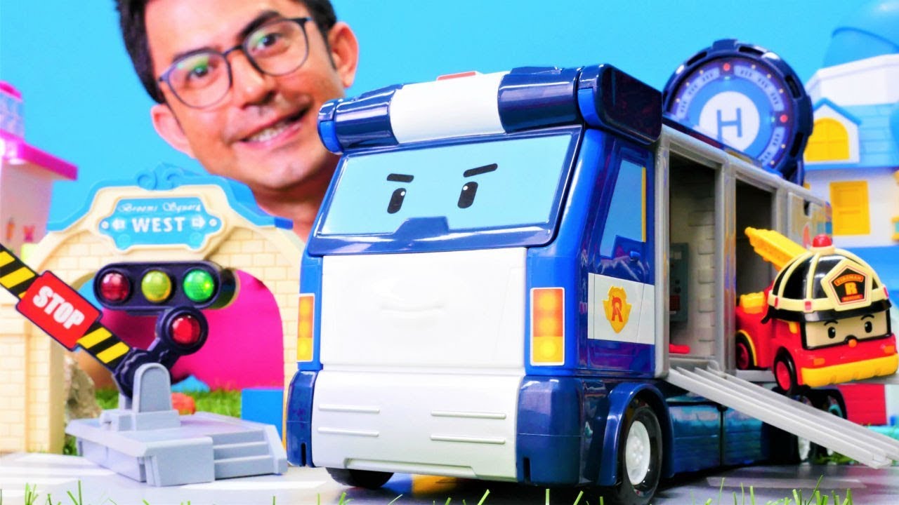 Robocar Poli mobil taşıma istasyonu yolda giderken devriliyor