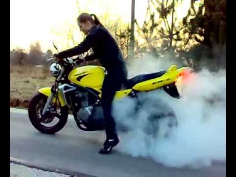 Burnout Sylwia :) Kawasaki ER-5 - YouTube