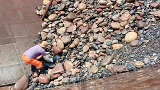 Barge unloads 3200 tons of large cobblestone- Relaxing video