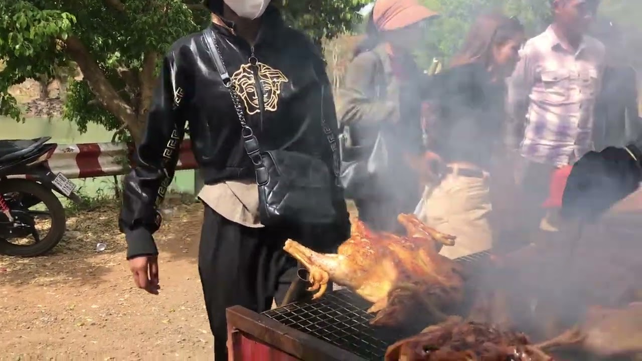 Kỷ niệm ngày mùng 3 Tết dẫn vợ con cháu đi chơi thác Phú cường ở chư sê rất là đẹp 18 / 02 / 2026.