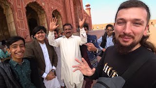 Friendly People Everywhere In Lahore, Pakistan 🇵🇰