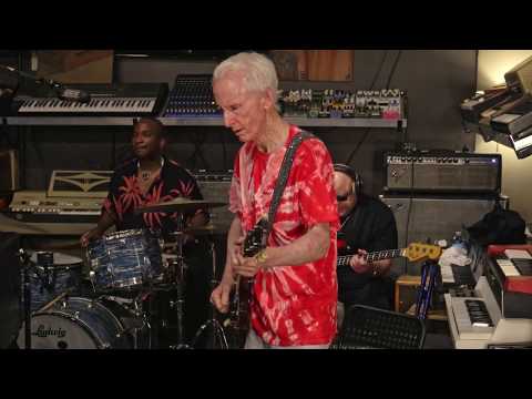 robby-krieger-"green-onions"-(cover)-live-at-custom-vintage-keyboards