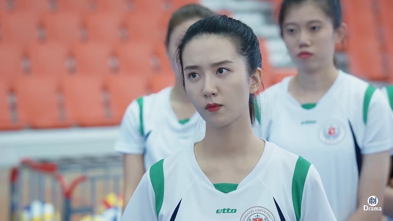 Издевались над девочкой на тренировке, не зная, что она чемпион по волейболу!