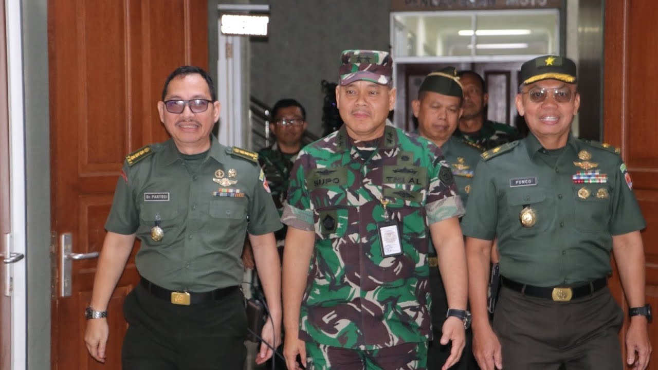 Dirjen Renhan Meninjau Seluruh Unit Lafi TNI