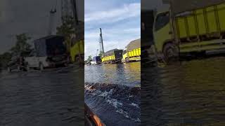 Sensasi Angkutan Air Kelotok Melewati Banjir Bukit Rawi (5 April 2021)