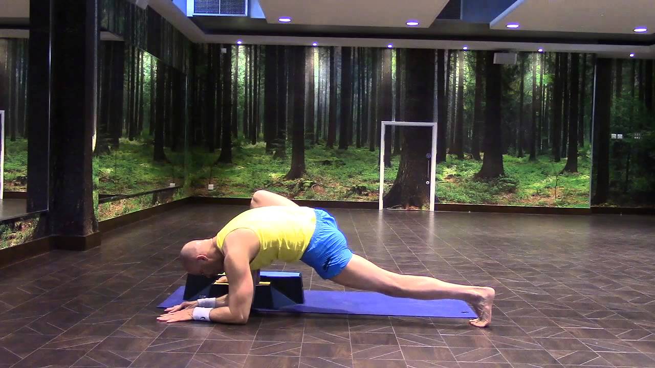 Thierry Giunta doing BeamBlock Yoga - YouTube