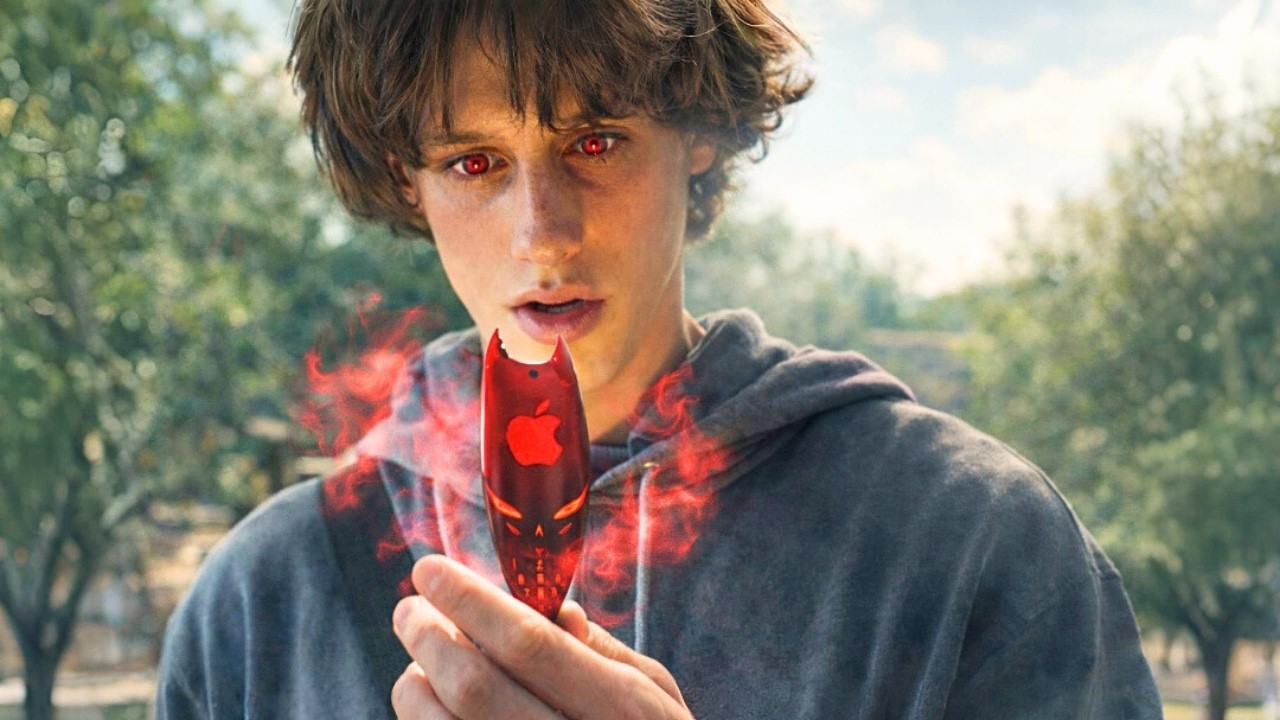 Неудачник покупает ЗЛОЙ ТЕЛЕФОН, который исполняет ЛЮБОЕ желание и ЗАЩИЩАЕТ ЕГО ЗЛЫМИ СИЛАМИ.