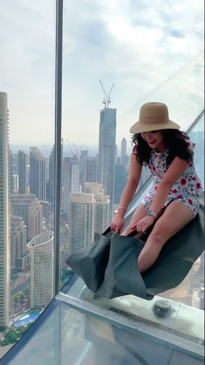Top floor of Burj Khalifa #dubai #burjkhalifa #onenightindubai