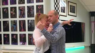 Posture of tango, step, abrazo. 1 часть 1-го урока с Эльвирой Малишевской Posture of tango, step, abrazo. 1 часть 1-го урока с Эльвирой Малишевской