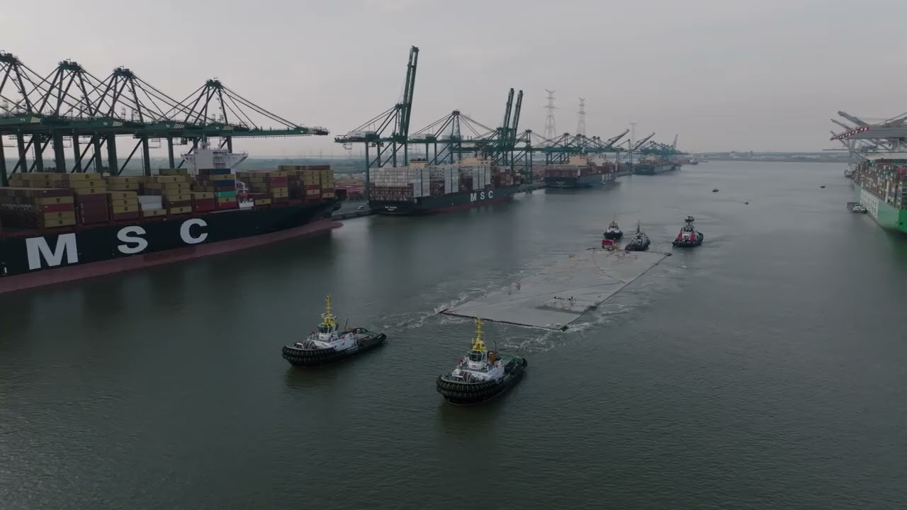 Tunneldeel Scheldetunnel komt aan in haven van Antwerpen