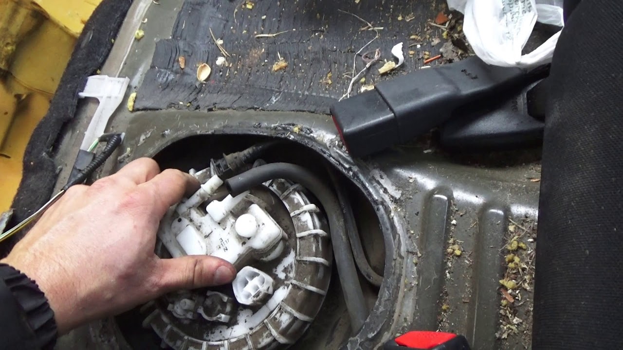 Тойота королла E150 на 340 000 км умер топливный насос. Самостоятельная ...