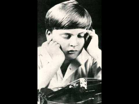 "Art of Violin": Yehudi Menuhin in Moscow, Russia, November 16,1945. Live. wmv