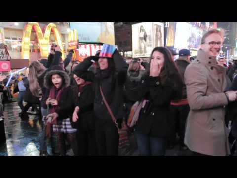 Фриз-флешмоб на Таймс-сквер в Нью-Йорке