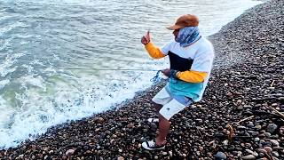 ¡Guau! Esperó la Ola Mágica y el Mar lo Recompensó con una Sorpresa que Nunca Olvidará