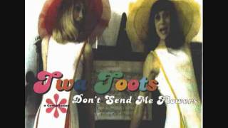 Video thumbnail of "Julia's Garden - Twa Toots"