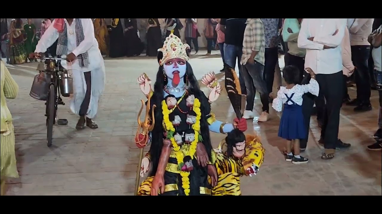 VESHBHUSHA MAHAKALI AT BHAUPURA DIWALI GARBA BHAIBIJ YouTube