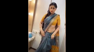 Sexy aunty with soft deep navel dancing in saree ❤️ screenshot 2