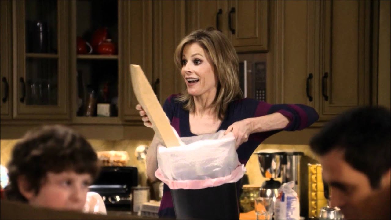 Modern Family Haley making cupcakes YouTube