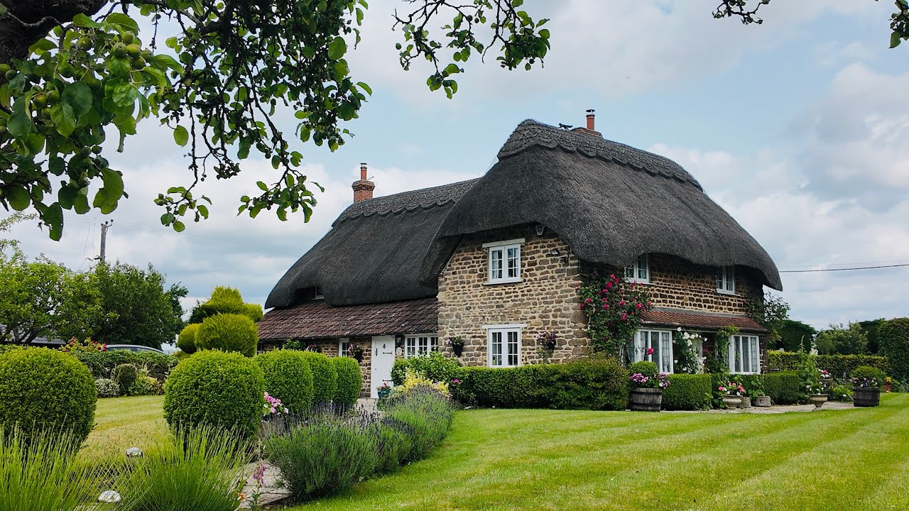 #31 Slow Travel in England: Lacock, Redbridge & Chippenham Countryside Walk 🥀🌿🌸🐑🌹